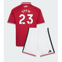 Manchester United Luke Shaw #23 Hemmatröja Barn 2026-27 Kortärmad (+ Korta byxor)